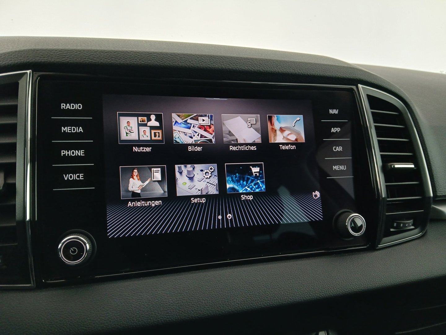 Škoda KAROQ Ambition TDI DSG | Bild 21 von 33