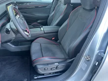 VW ID.7 Tourer GTX 4MOTION 250kW Business in Scale Silver Metallic Dach Schwarz