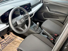 SEAT Arona Reference Edition 1.0 TSI in Nacht-Schwarz Metallic