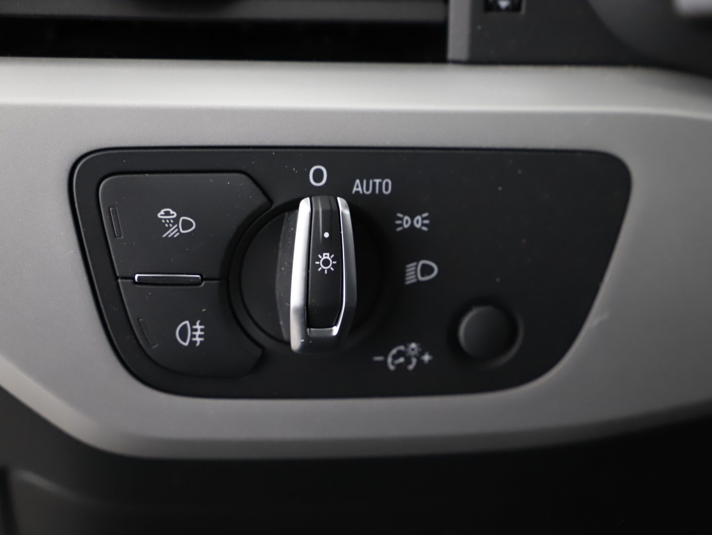 Audi A4 Limousine 40 TDI advanced | Bild 17 von 25