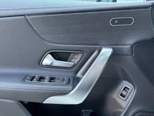Mercedes CLA 200 d Shooting Brake Aut. in weiss - normal