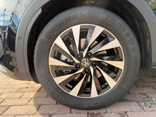 VW T-Roc Life eTSI DSG in Grenadillschwarz Metallic