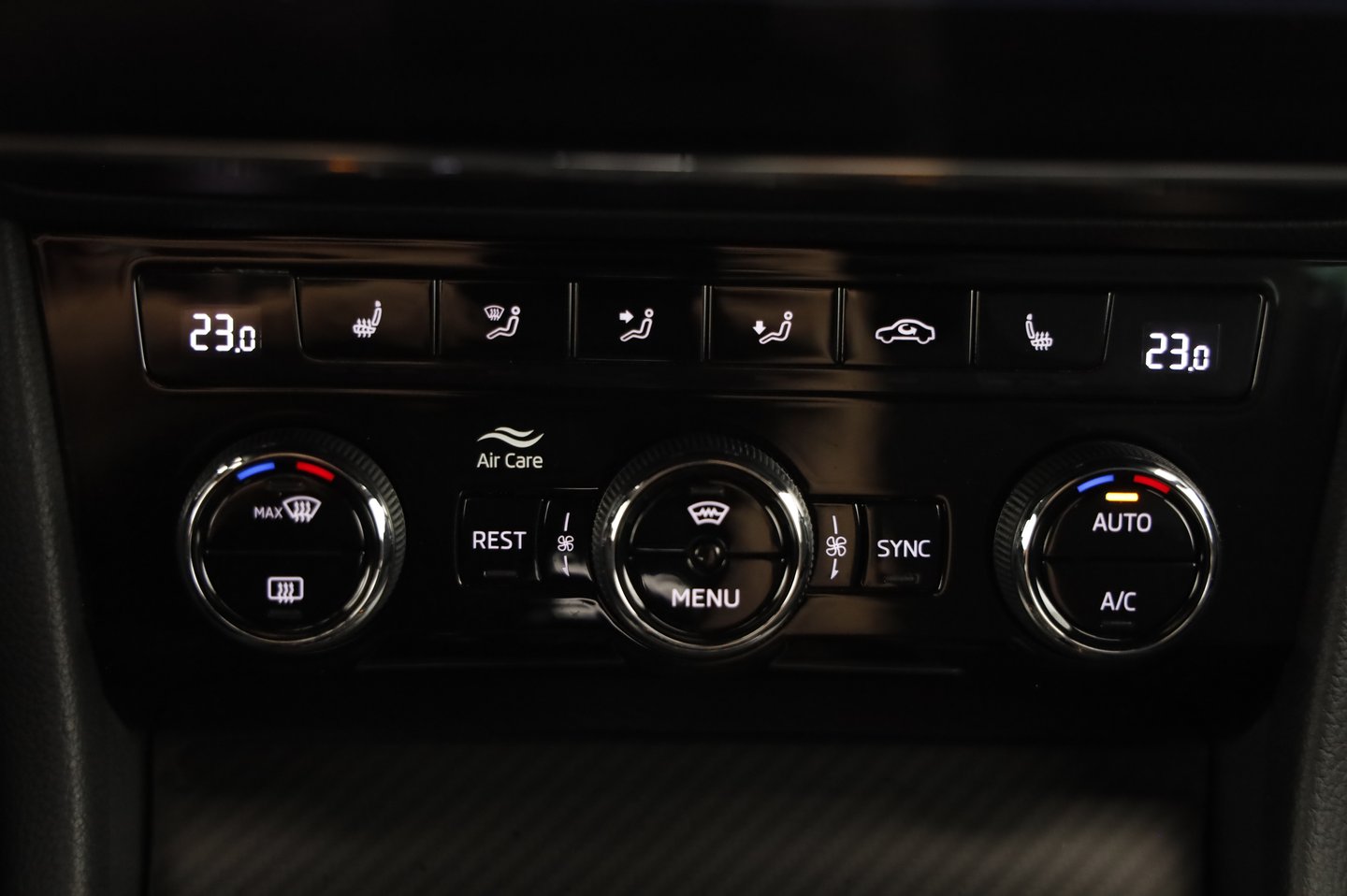 Škoda SUPERB Combi iV SPORTLINE DSG | Bild 13 von 26