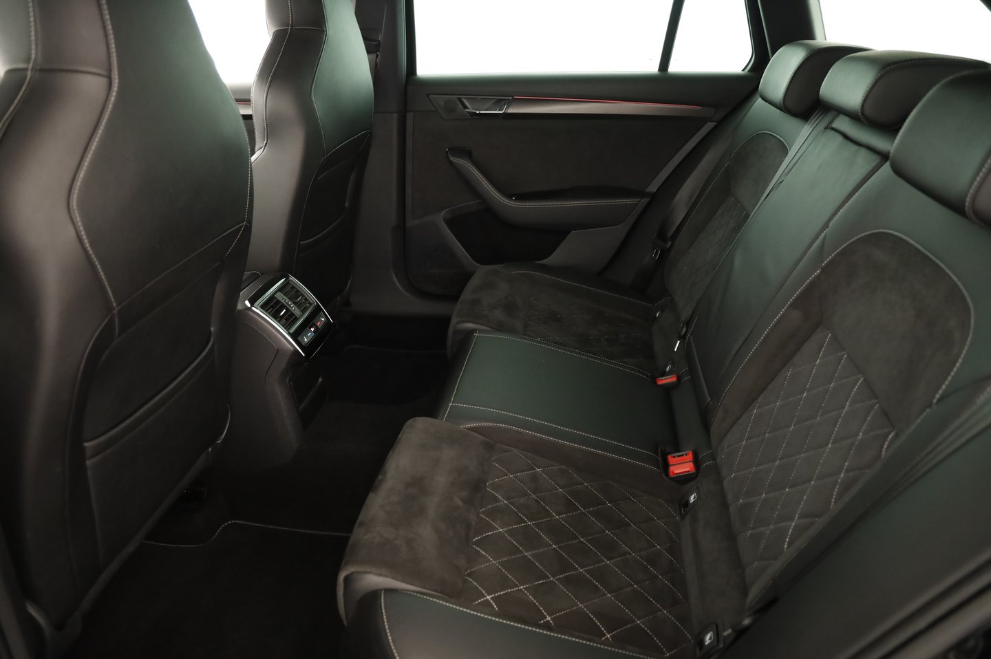 Škoda SUPERB Combi iV SPORTLINE DSG | Bild 5 von 26
