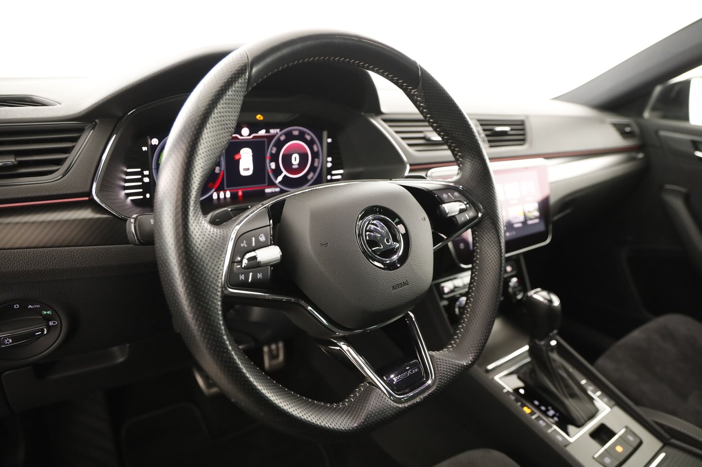 Škoda SUPERB Combi iV SPORTLINE DSG | Bild 7 von 26