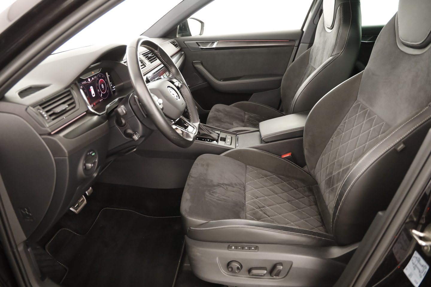 Škoda SUPERB Combi iV SPORTLINE DSG | Bild 4 von 26