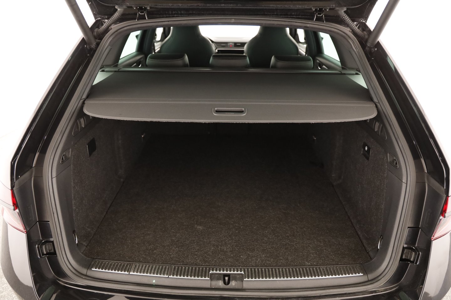 Škoda SUPERB Combi iV SPORTLINE DSG | Bild 20 von 26