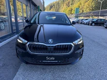 Škoda Scala Essence TSI in Black-Magic Perleffekt