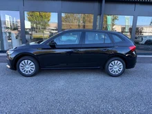 Škoda Scala Essence TSI in Black-Magic Perleffekt