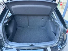 Škoda Scala Essence TSI in Black-Magic Perleffekt