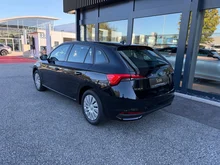 Škoda Scala Essence TSI in Black-Magic Perleffekt