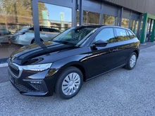 Škoda Scala Essence TSI in Black-Magic Perleffekt