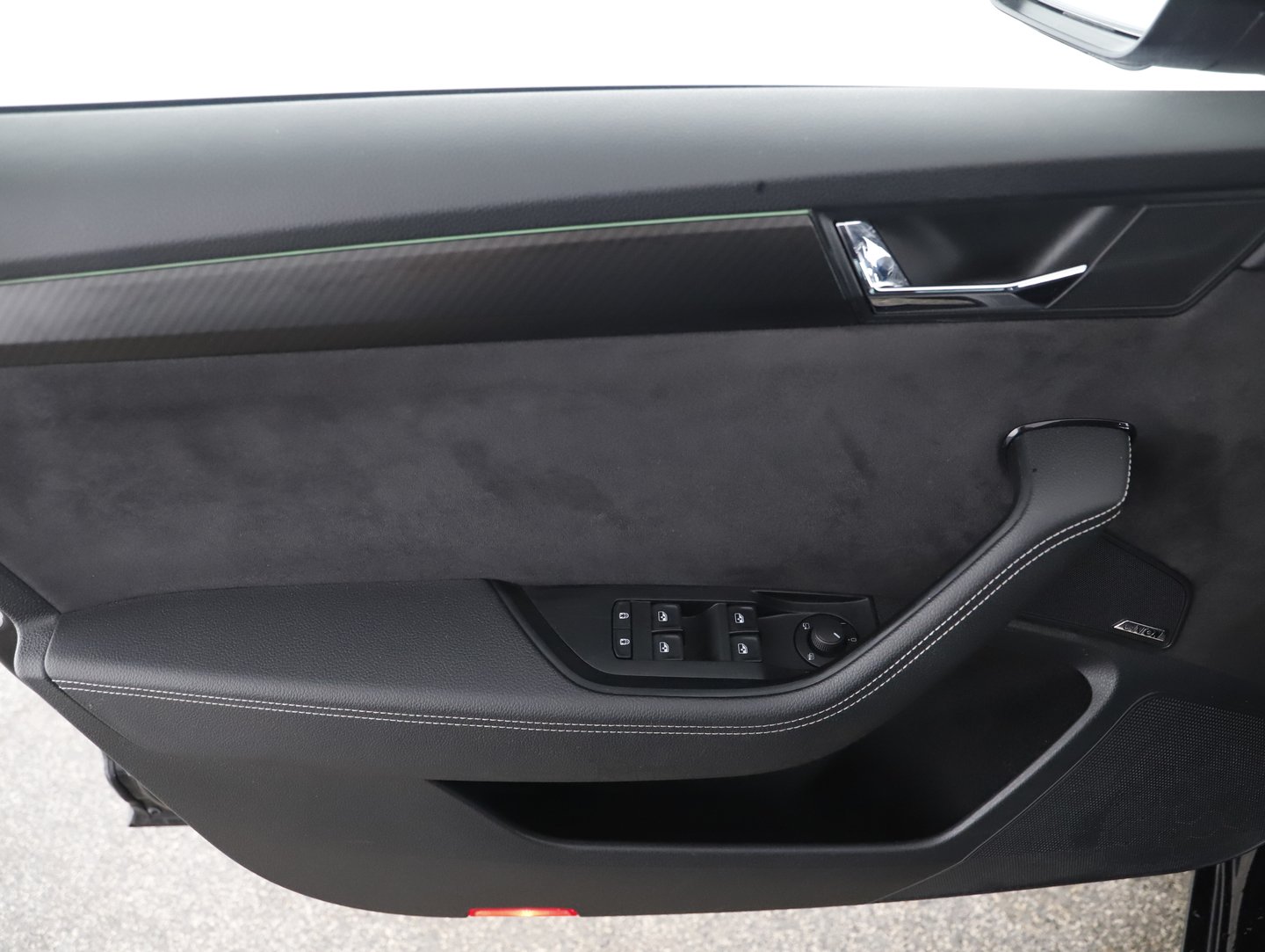 Škoda SUPERB Combi iV SPORTLINE DSG | Bild 4 von 15
