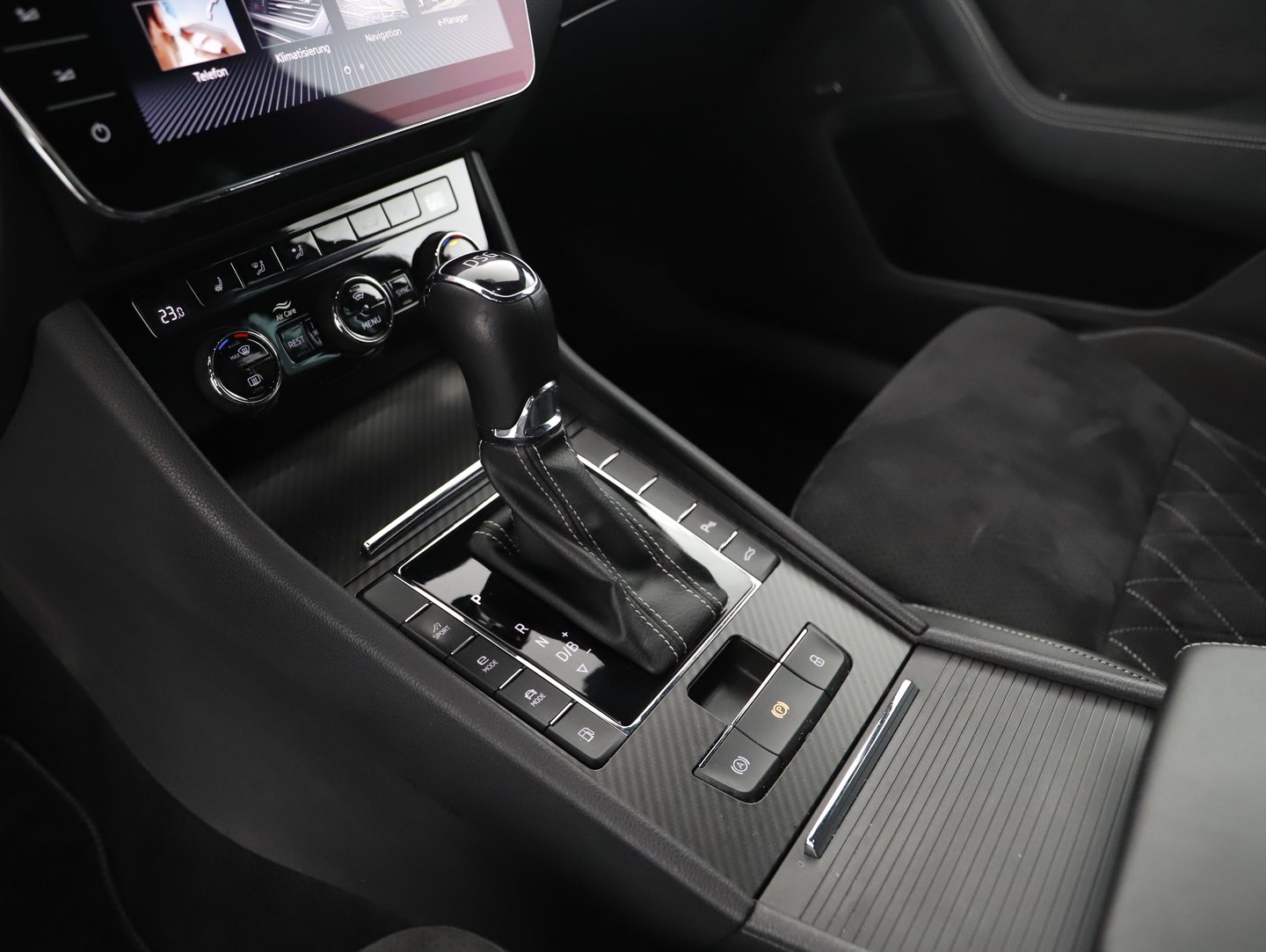 Škoda SUPERB Combi iV SPORTLINE DSG | Bild 16 von 25