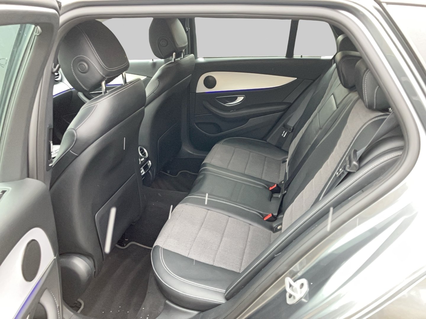 Mercedes E 220 d T 4MATIC Aut. | Bild 22 von 26