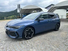 VW Golf Sport mHEV TSI DSG in Anemonenblau Metallic