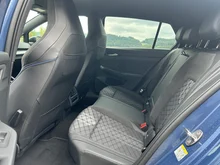 VW Golf Sport mHEV TSI DSG in Anemonenblau Metallic