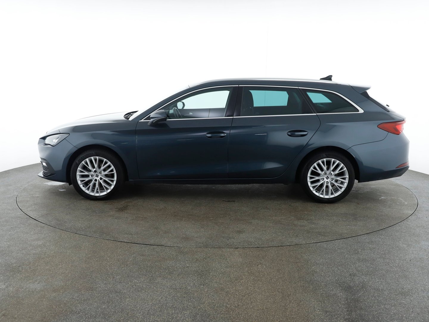 SEAT Leon SP Kombi Xcellence 2.0 TDI DSG | Bild 2 von 27
