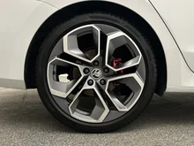 Škoda Octavia Combi 4x4 RS TDI DSG in Moon-Weiß Metallic