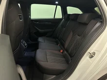 Škoda Octavia Combi 4x4 RS TDI DSG in Moon-Weiß Metallic
