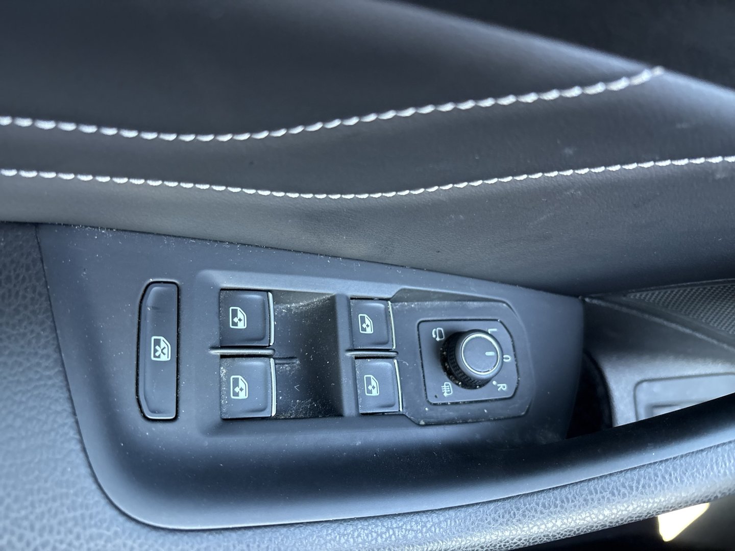 VW Passat Variant Highline TDI SCR DSG | Bild 8 von 26