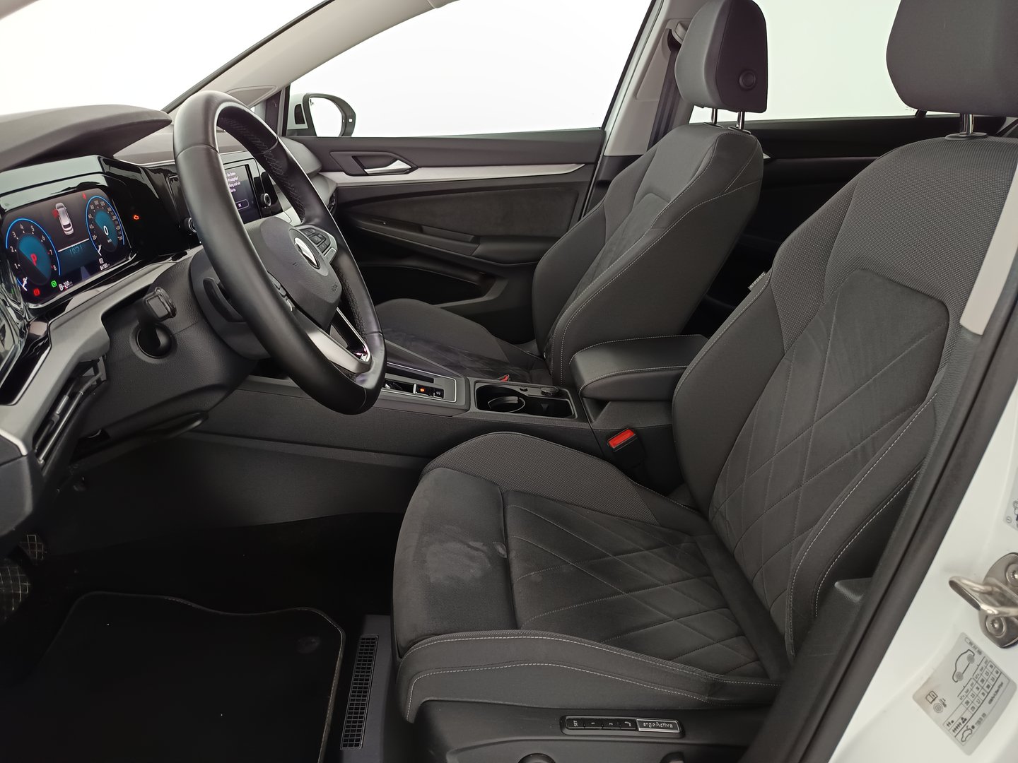 VW Golf Life mHeV TSI DSG | Bild 13 von 33