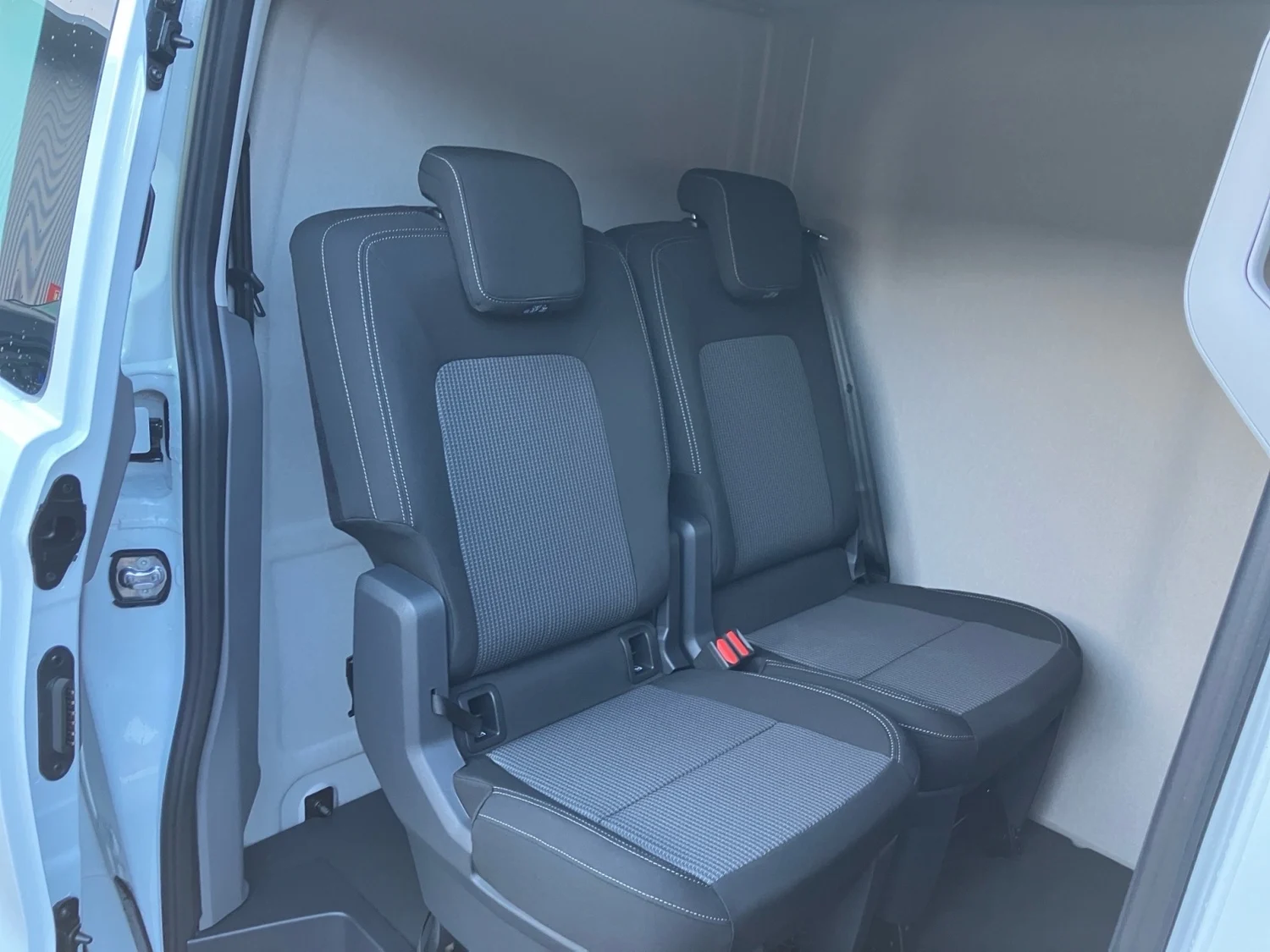 Bild eines Transporter Kasten L-Trennwand TDI