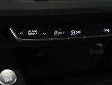 Audi A4 Avant 30 TDI in brillantschwarz Klar