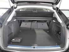 Audi A4 Avant 30 TDI in brillantschwarz Klar