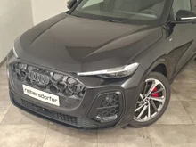 Audi Q5 SUV TDI quattro 150 kW in Mythosschwarz Metallic