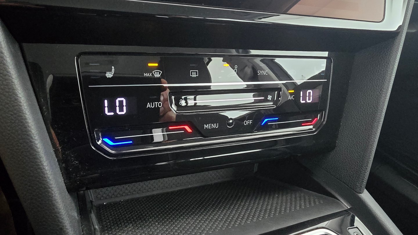 VW Passat Variant Elegance TDI DSG | Bild 21 von 25