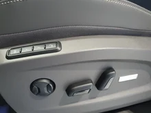 VW Multivan Edition eHybrid 180 kW 4MOTION in J22T Puregrey/Dach Deepblack