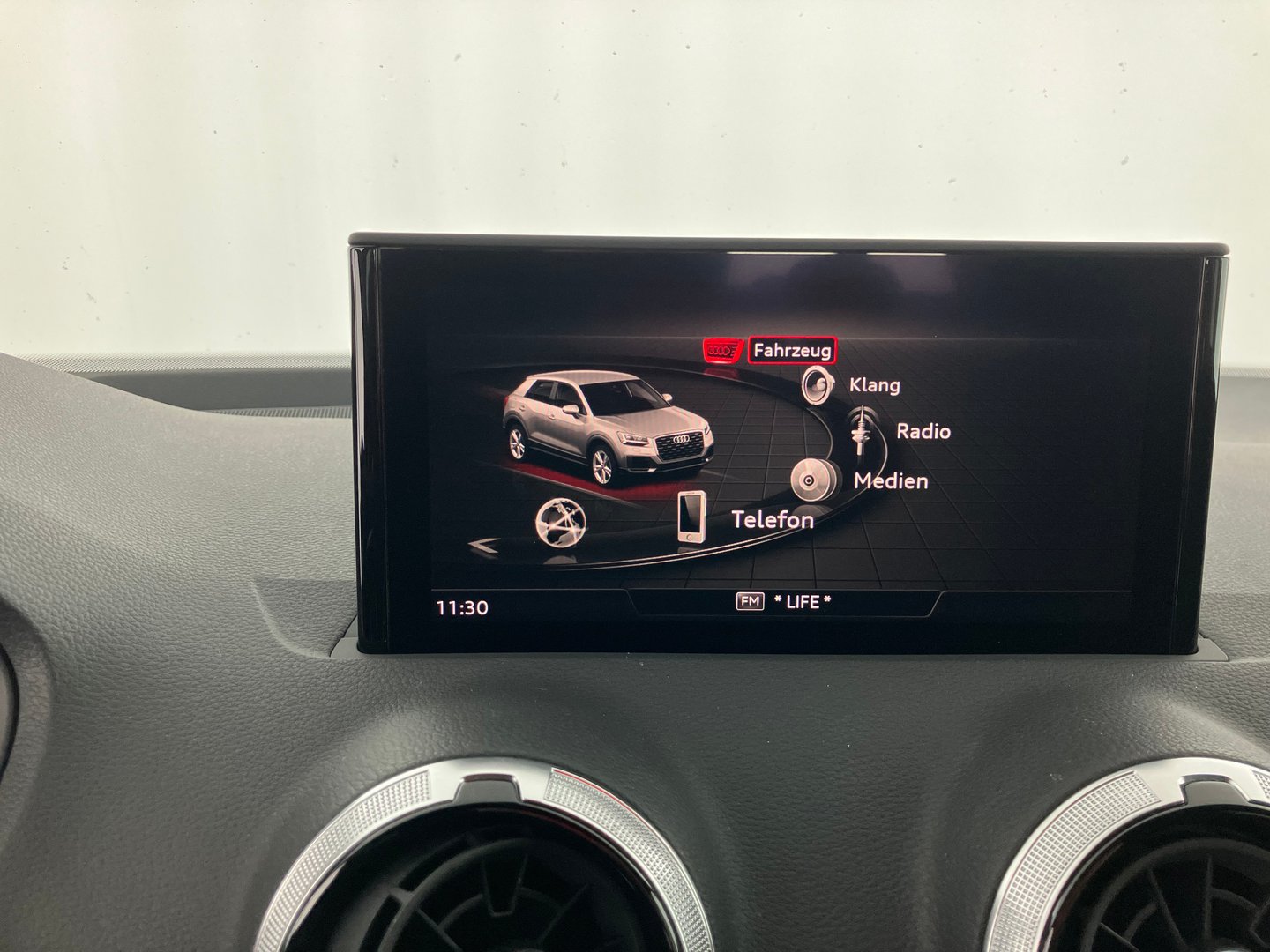 Audi Q2 40 TFSI quattro S line | Bild 9 von 14