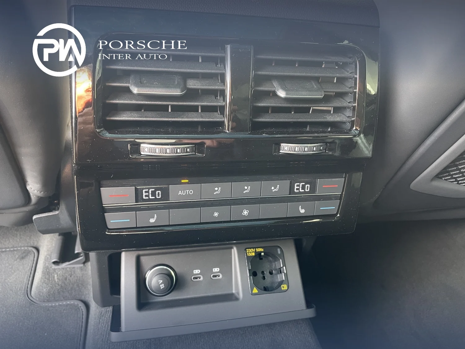 Bild eines VW Touareg R-Line TDI 4M. Final Edition