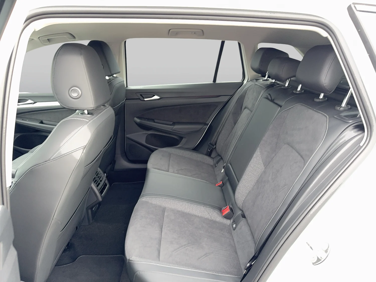 Bild eines Golf Variant Business mHeV DSG
