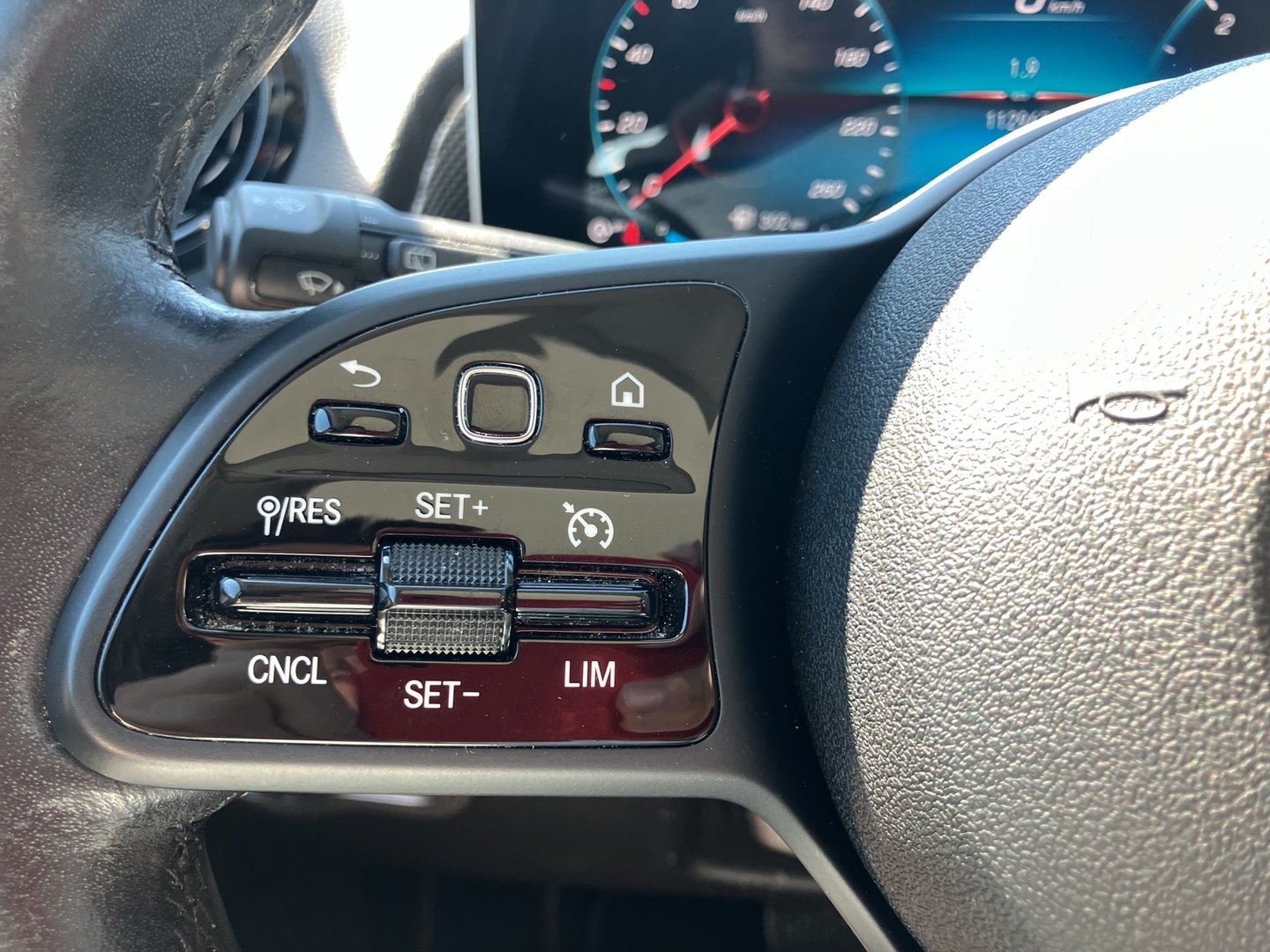 Mercedes GLB 180 d Aut. | Bild 8 von 27