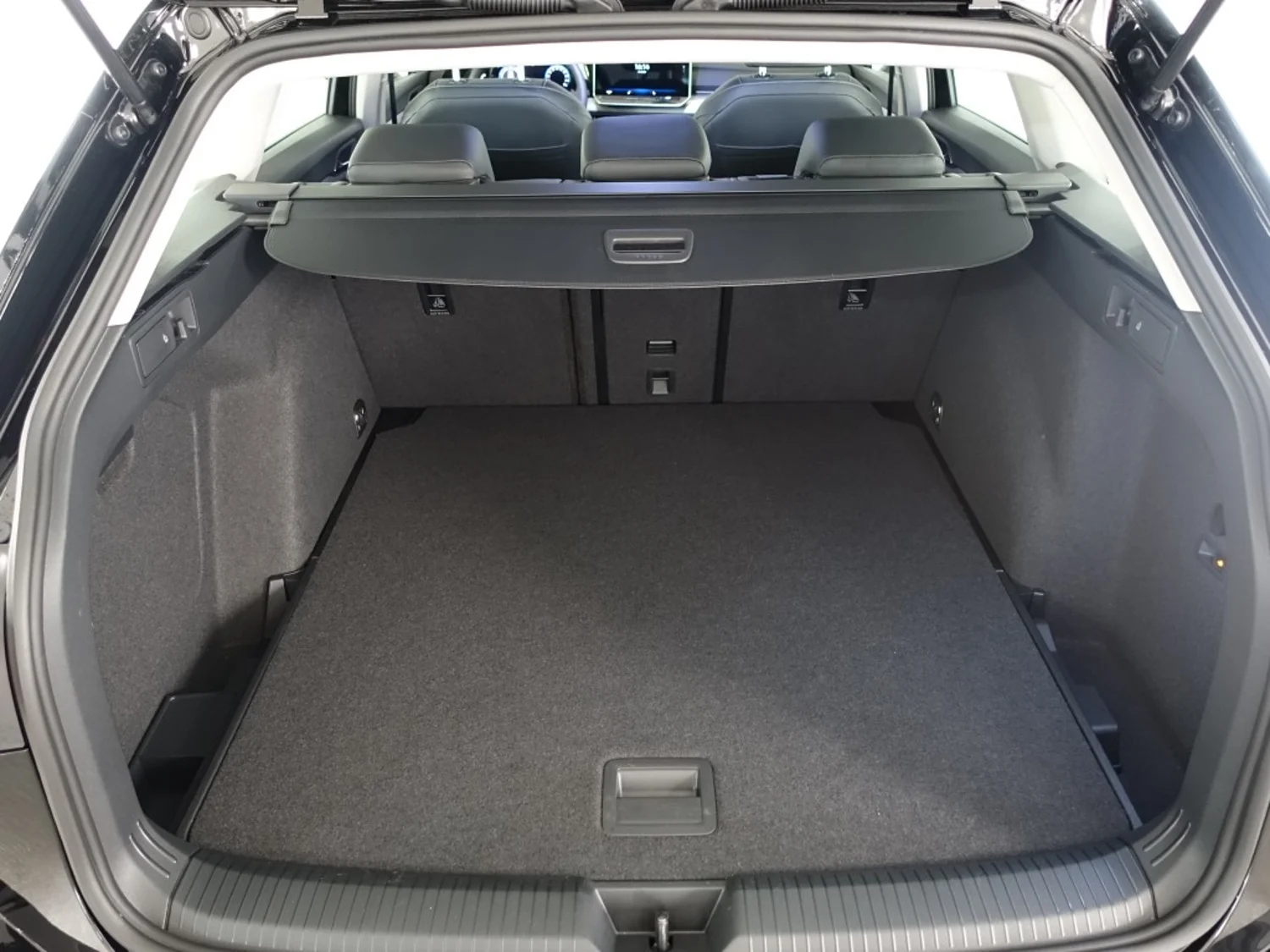 Bild eines VW Golf Variant Business mHeV DSG