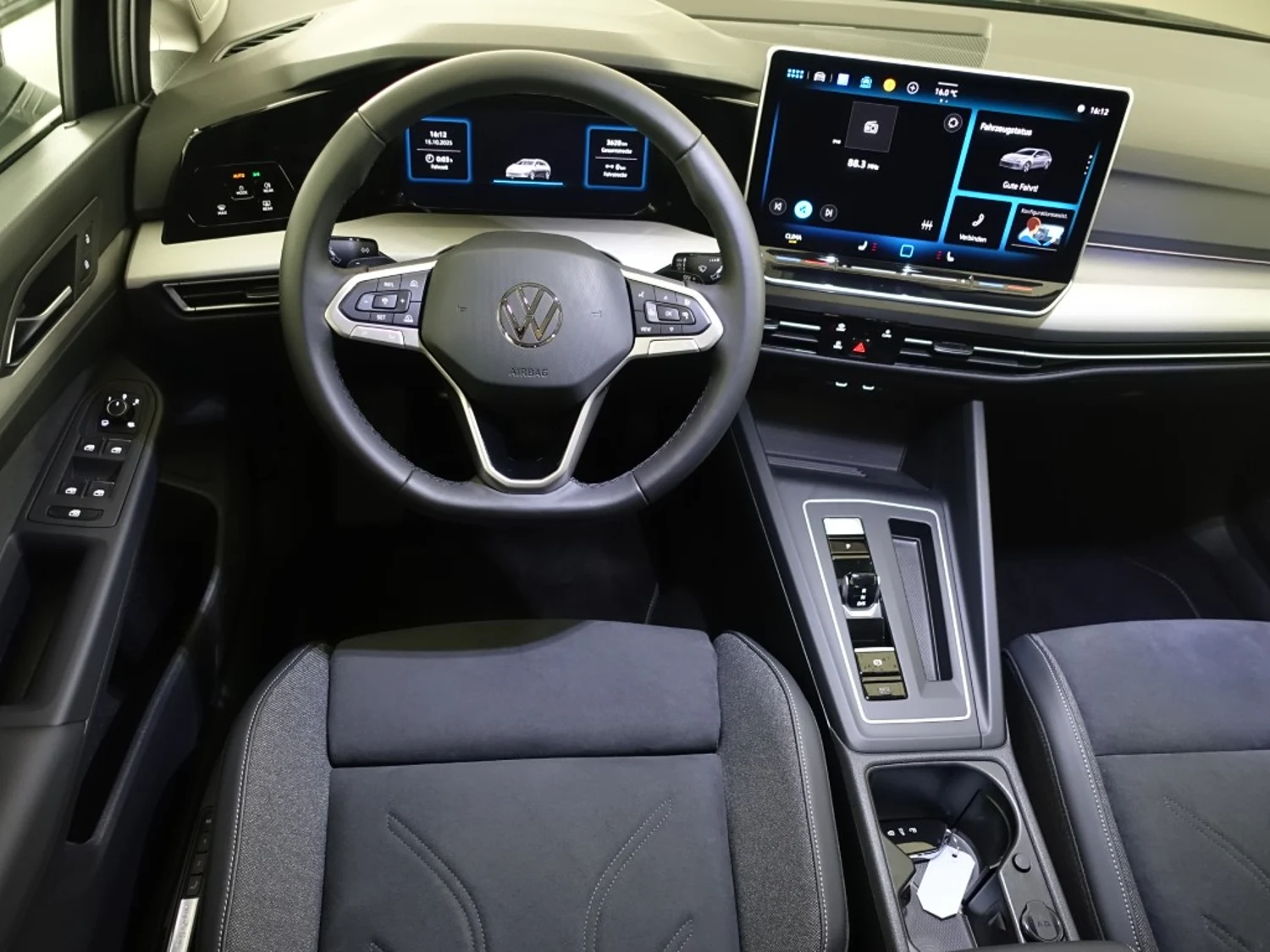 Bild eines VW Golf Variant Business mHeV DSG