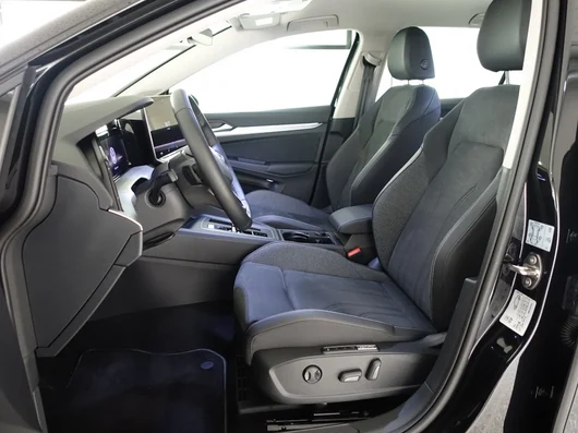 Bild eines VW Golf Variant Business mHeV DSG