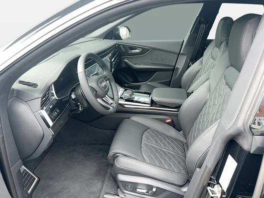 Bild eines Audi Q8 e-hybrid quattro 360 kW
