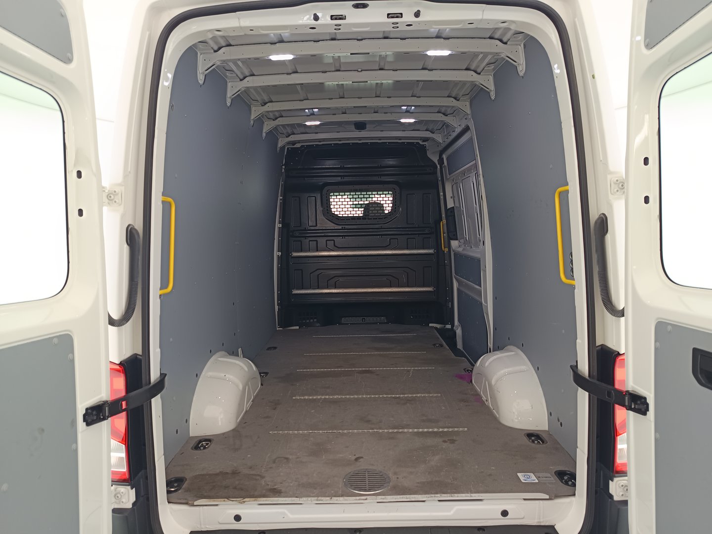 VW Crafter 35 Kasten L3H3 TDI Heck Single | Bild 16 von 19