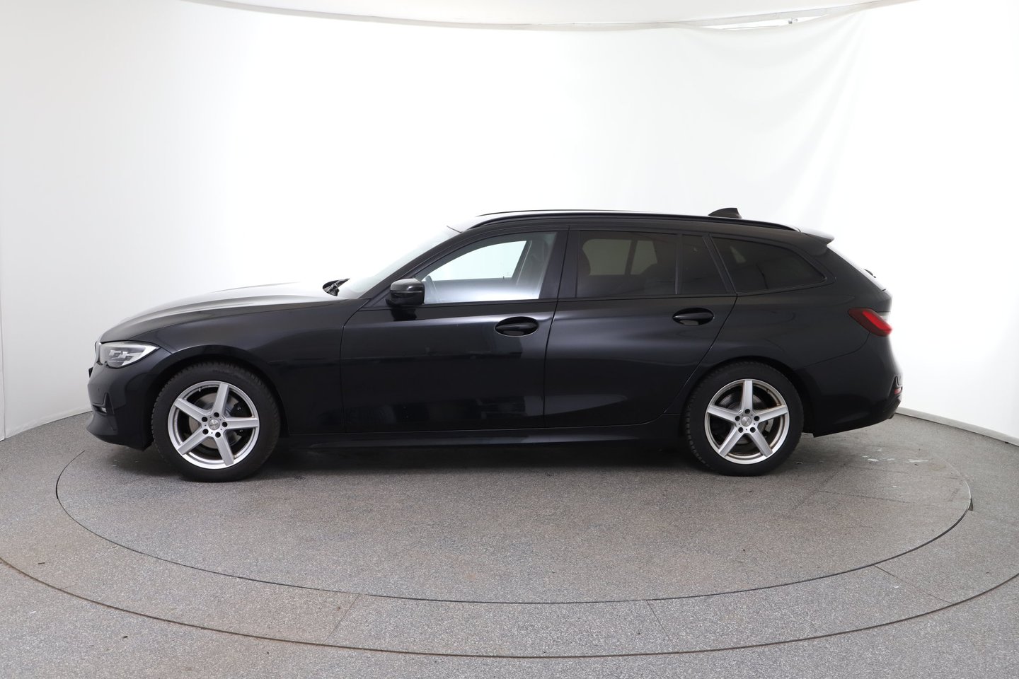 BMW 320d Touring 48 V Mild-Hybrid-Technologie Aut. | Bild 2 von 33