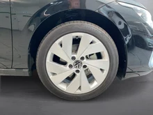 VW Golf Rabbit mHEV DSG in Grenadillschwarz Metallic
