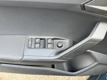 SEAT Arona Reference Edition 1.0 TSI in Fjord-Blau