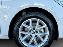 SEAT Leon Style Edition 1.5 TSI 115 PS in Candy-Weiß