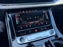Audi Q8 e-hybrid quattro 360 kW in Mythosschwarz Metallic