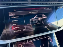 Audi Q8 e-hybrid quattro 360 kW in Mythosschwarz Metallic