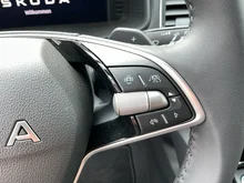 Škoda Karoq 4x4 Selection TDI DSG in Race-Blau Metallic