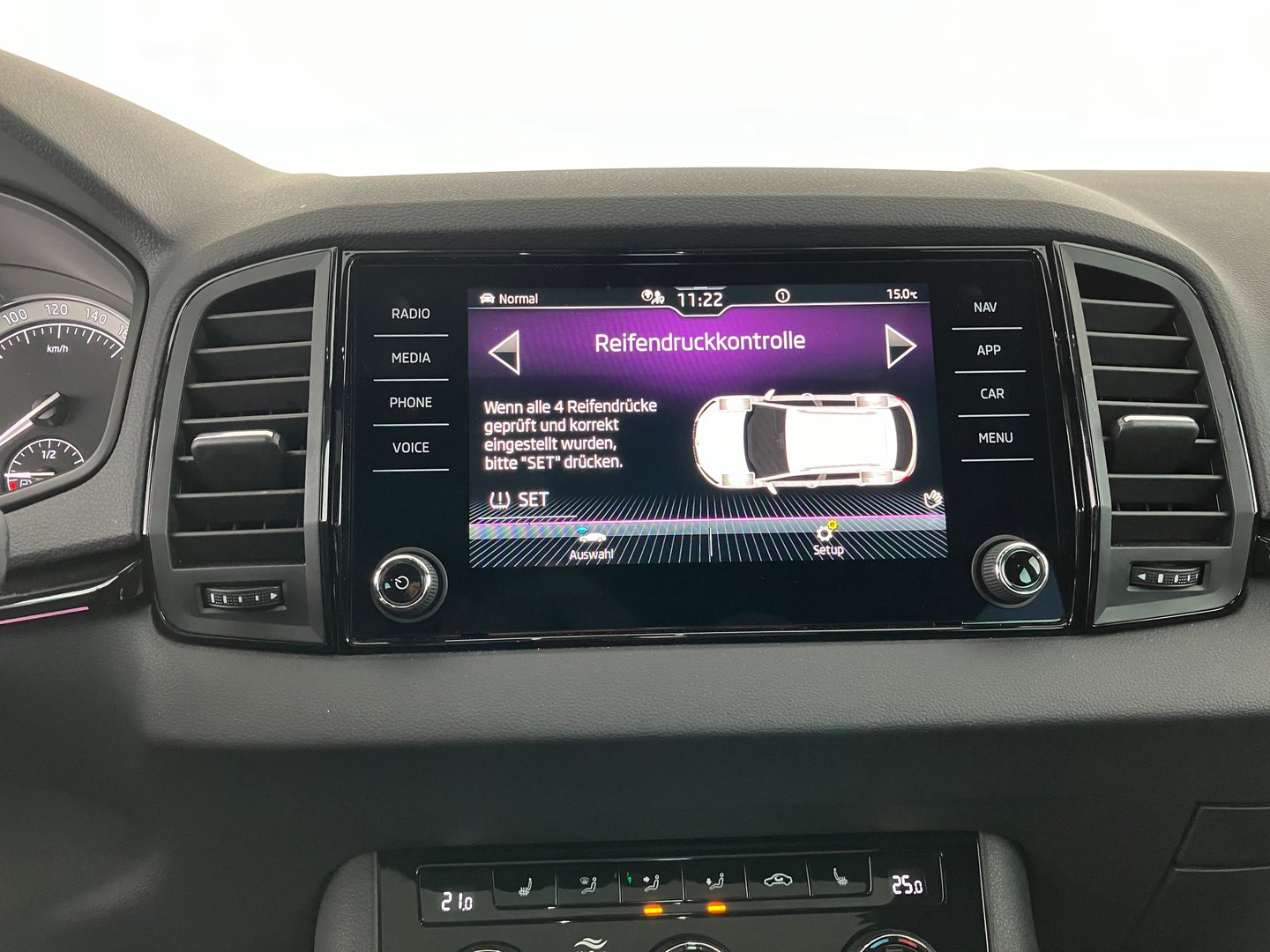 Škoda KAROQ SPORTLINE TDI | Bild 12 von 18