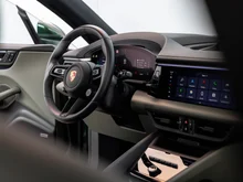Porsche Macan 4S in OAKGRÜNMETALLIC NEO
